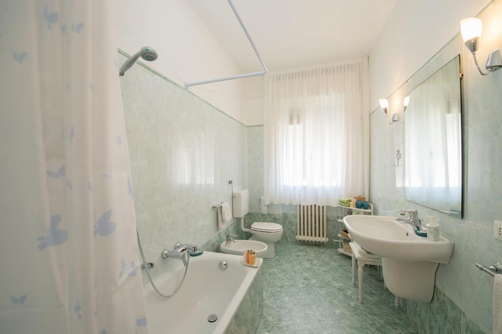 Savoia & Jolanda Apartments 2 Venedig Rum bild